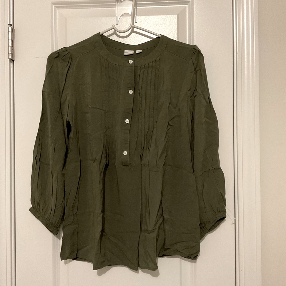 Gap Women’s Olive Green Blouse !!Buy 3 for $15!!